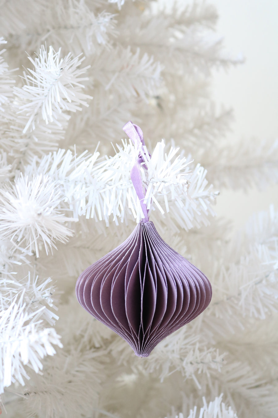 lila ornament 01