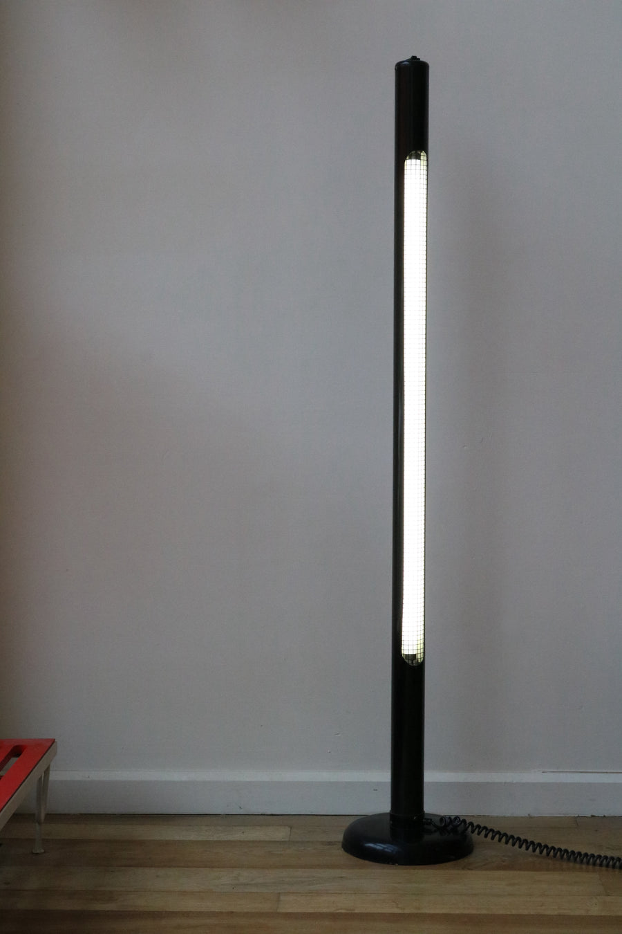 zwarte vloerlamp 'tube light'