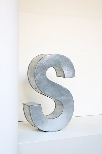 aluminium letter S