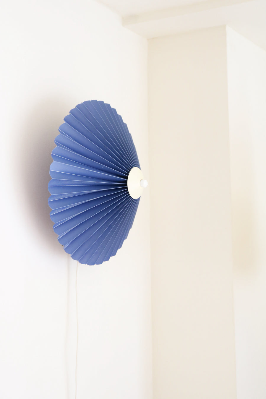 plissé wandlamp blauw