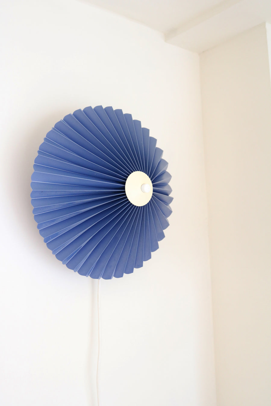 plissé wandlamp blauw